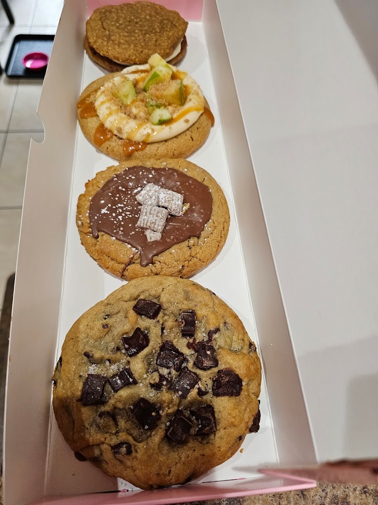 crumbl-cookie8.jpeg